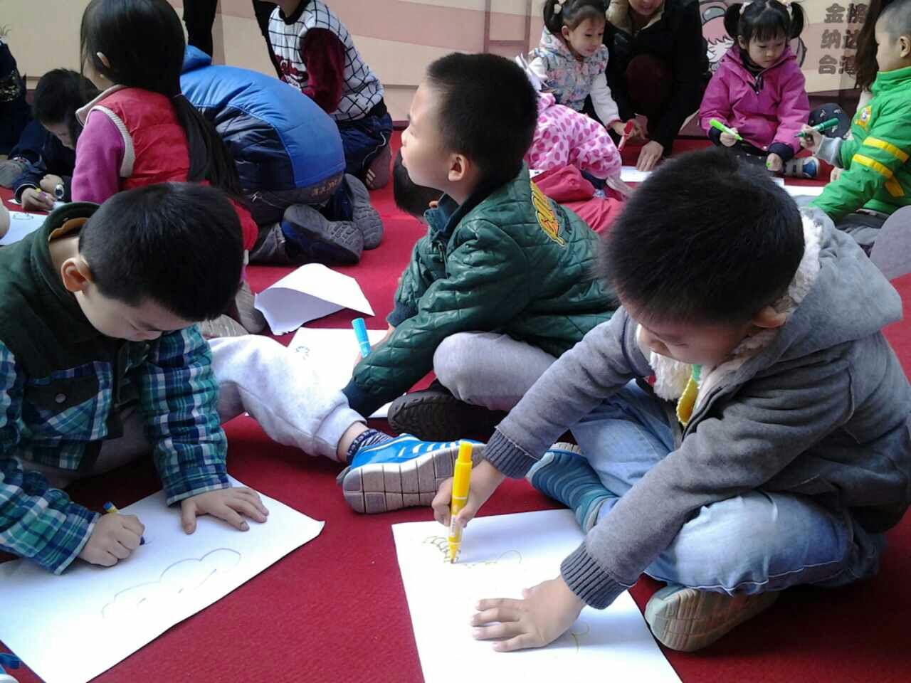 扶老奶奶过马路简笔画_扶老奶奶过马路简笔画画法